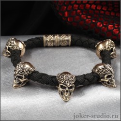 КОНХОБАР МУЖСКОЙ БРАСЛЕТ С ШАРМАМИ ЧЕРЕП из БРОНЗЫ НА ЧЕРНОМ ШНУРЕ ИЗ ПАРАКОРДА