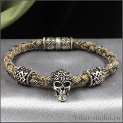 КОНХОБАР КАМУФЛЯЖНЫЙ БРАСЛЕТ С ЧЕРЕПАМИ И БУСИНАМИ СВАРОГА